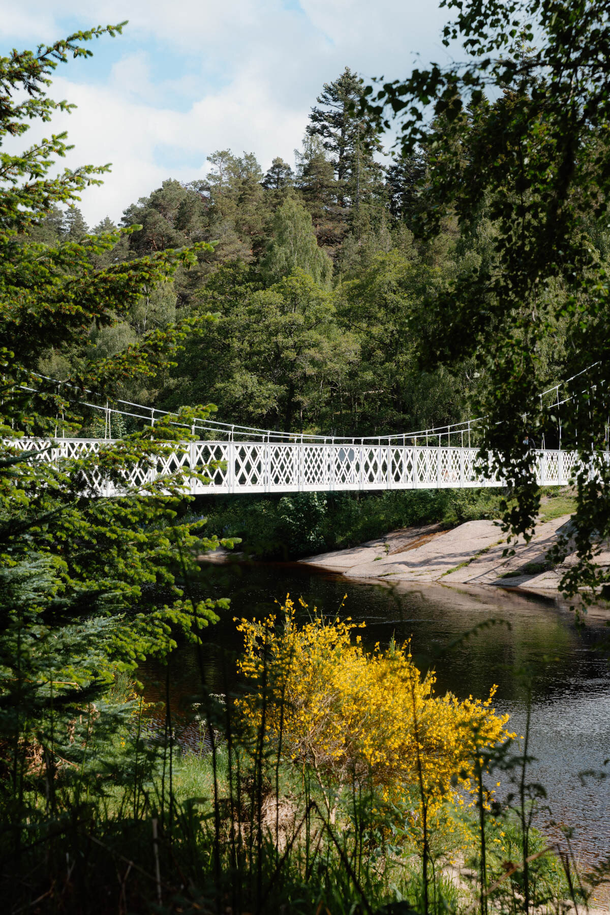 Royal Deeside by bus: Crathes, Cambus o' May and Braemar
