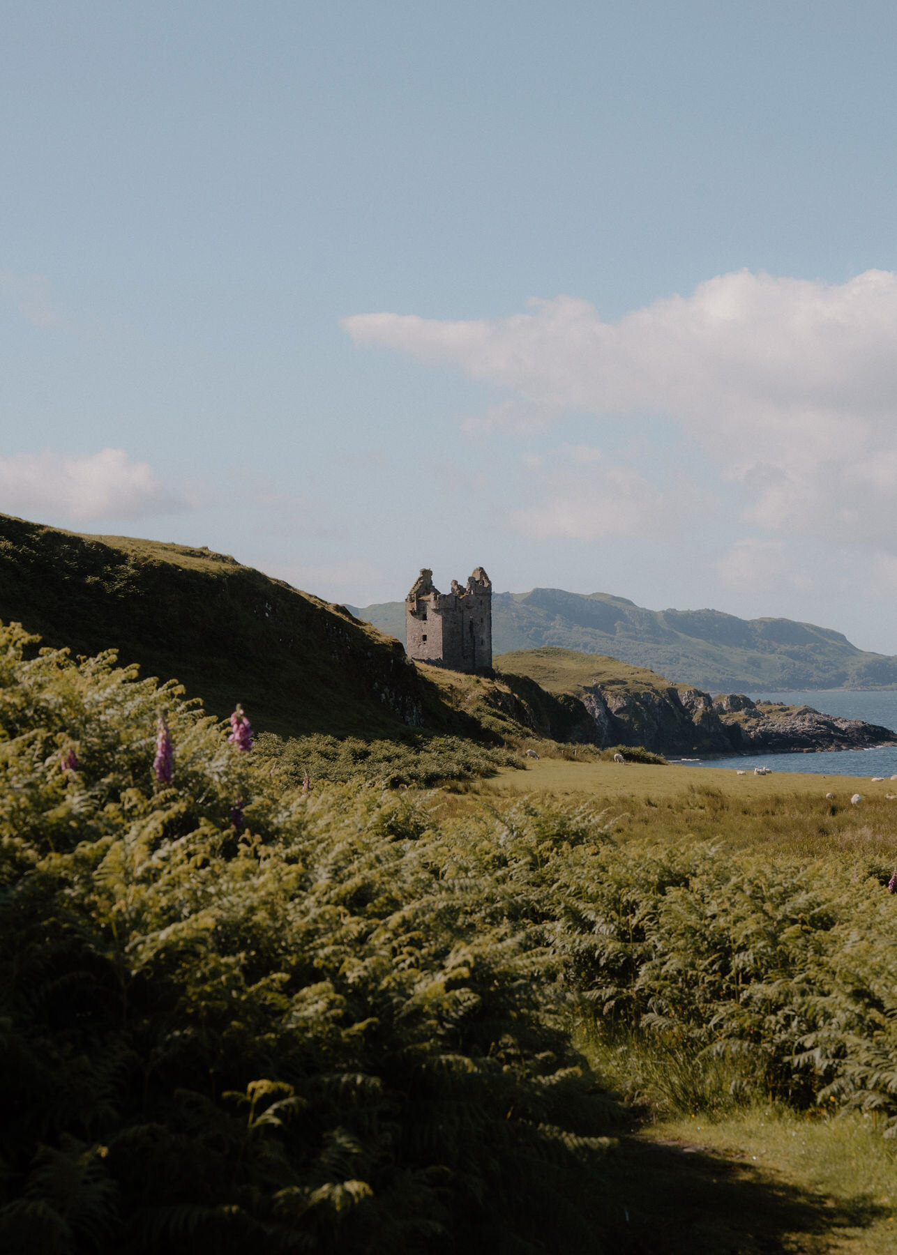 Gylen Castle on Kerrera and lunch at the Oban Inn