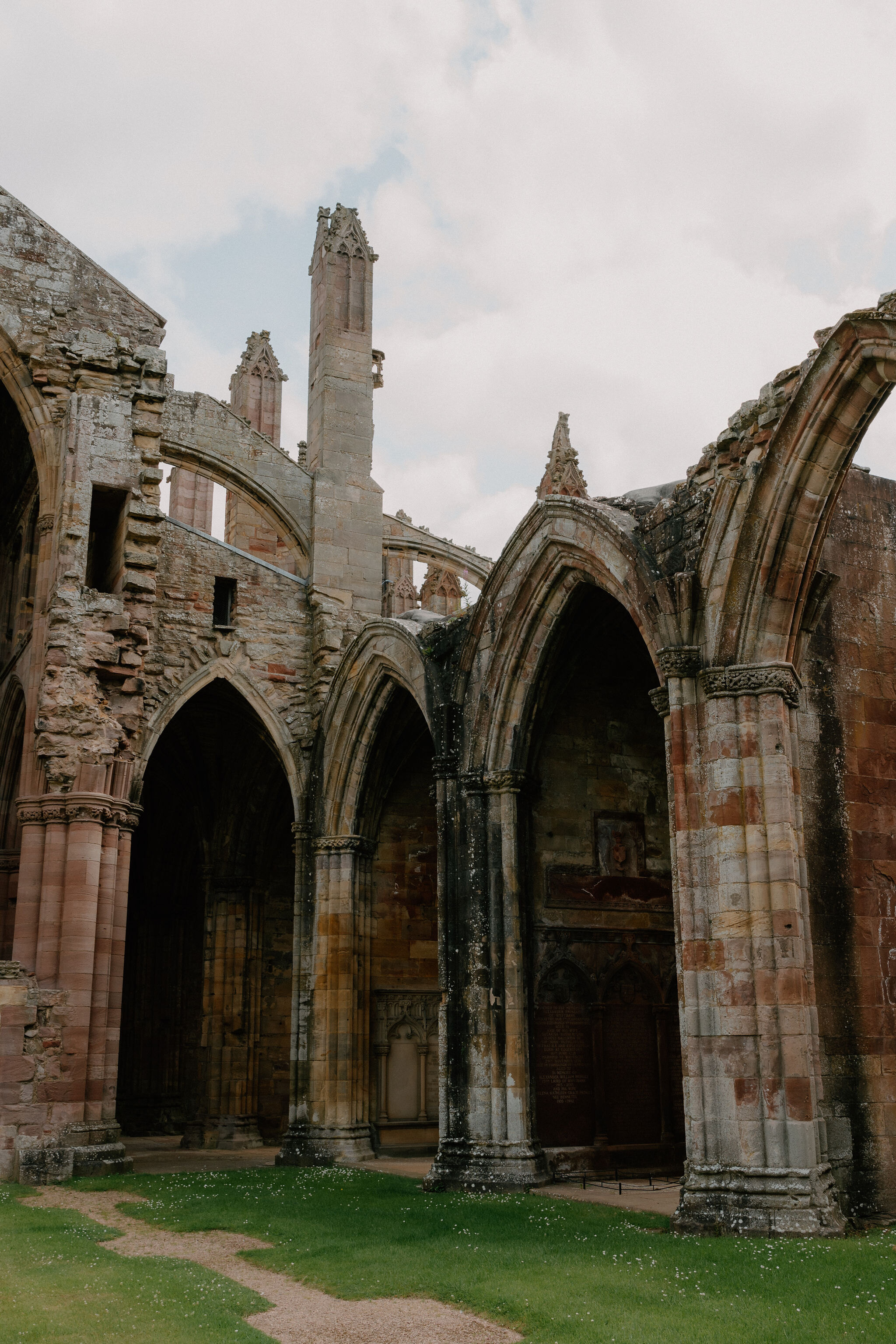 Breakfast at Twelve Triangles and Melrose Abbey