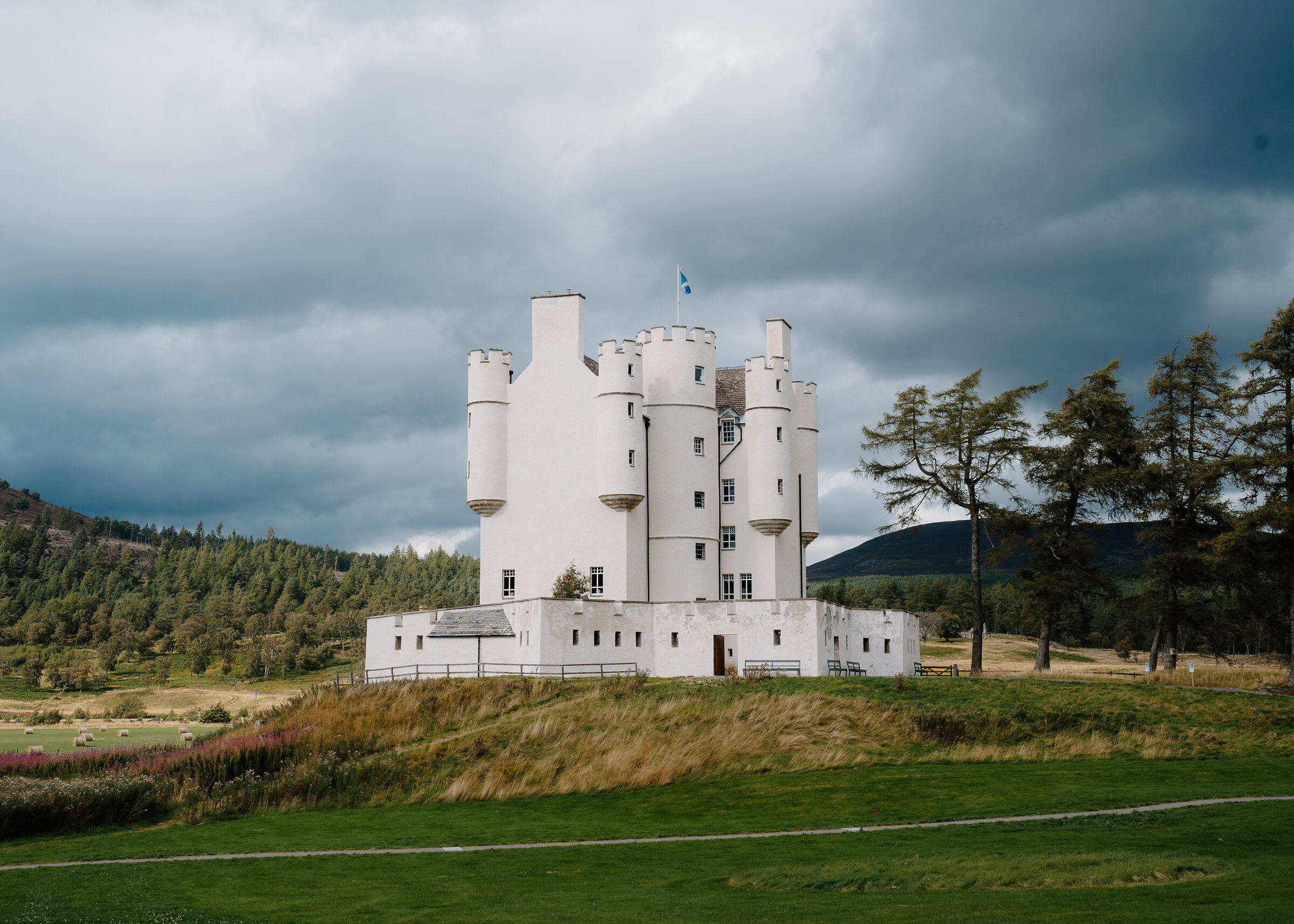 Braemar Castle and lunch in Braemar