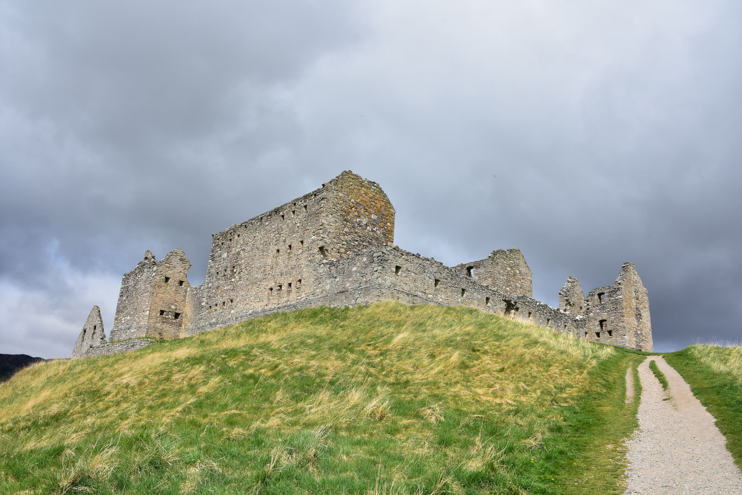 Ruthven Barracks at sunset and supper in Kingussie