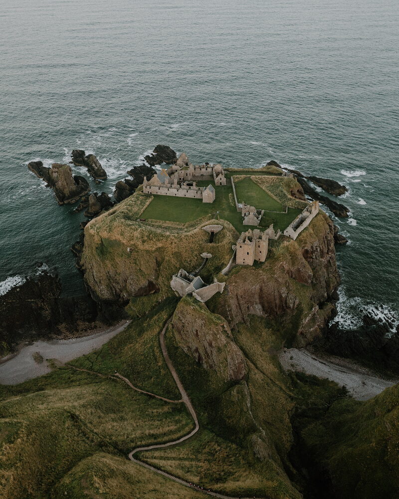 Aberdeen to Stonehaven and Dunnottar: by train and the cliff path