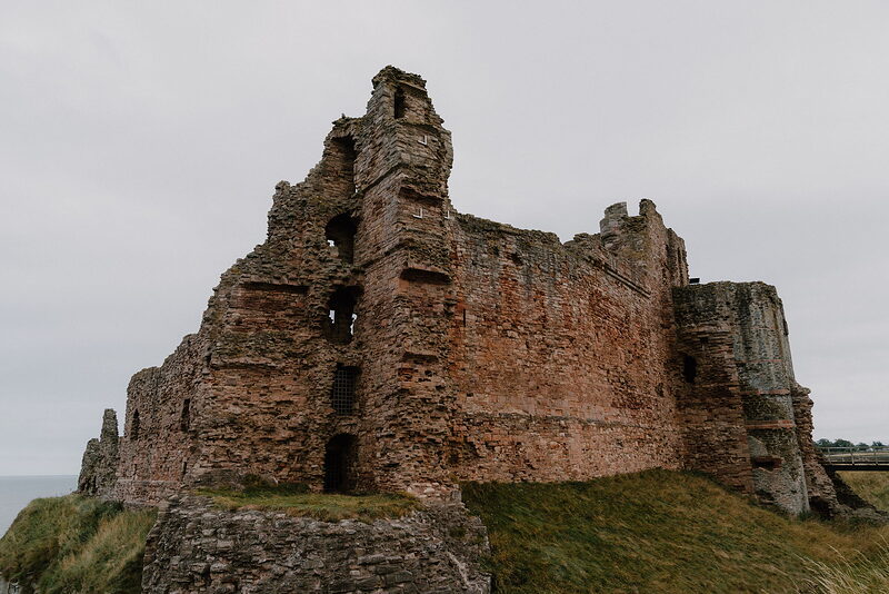 The ruined tower and curtain wall of Tantallon Castle stand above the sea.