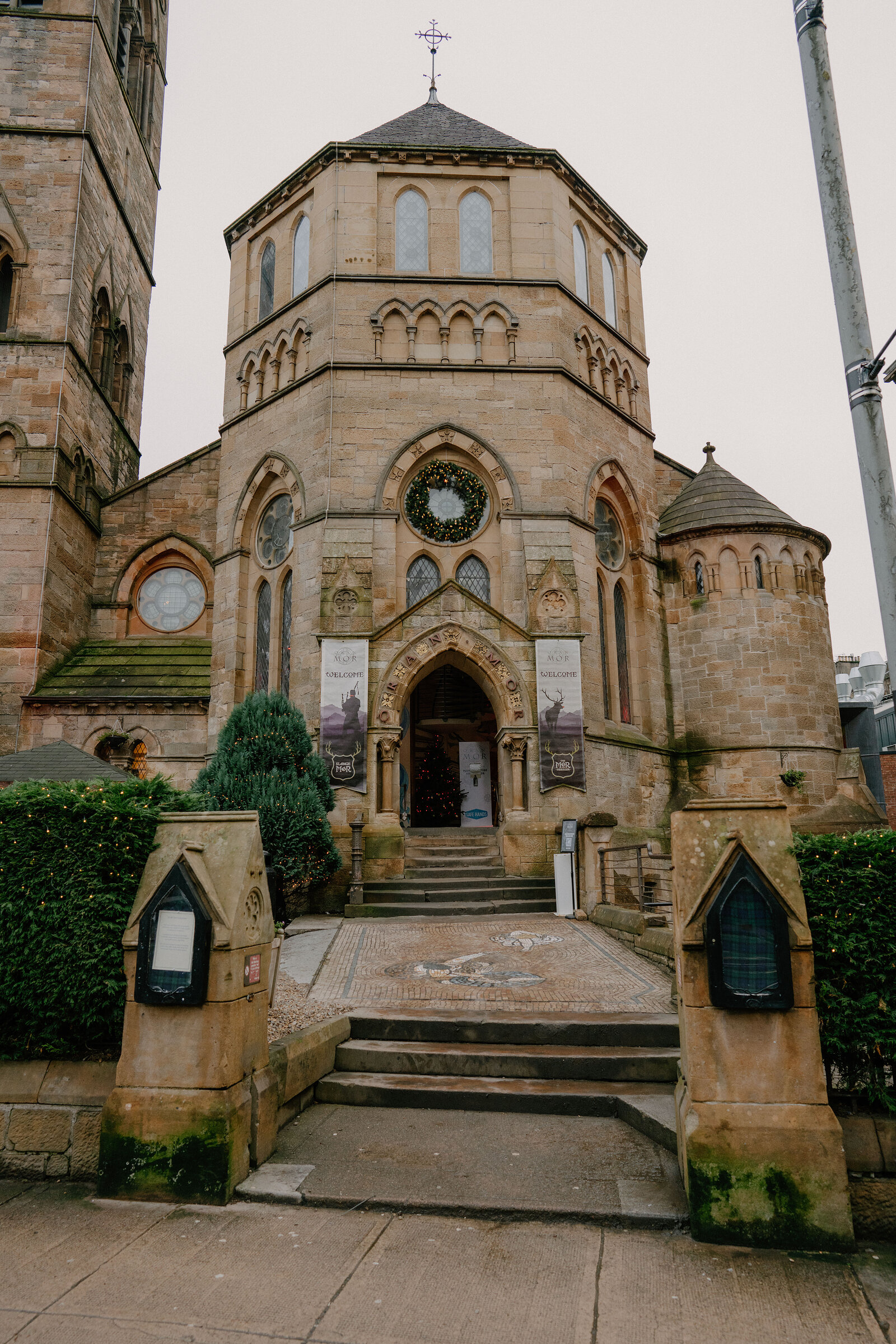 The spire of Òran Mór over the corner of Byres Road.