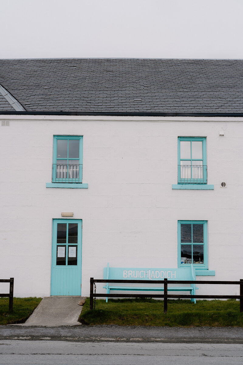 A walk to Carraig Fhada lighthouse and the Singing Sands