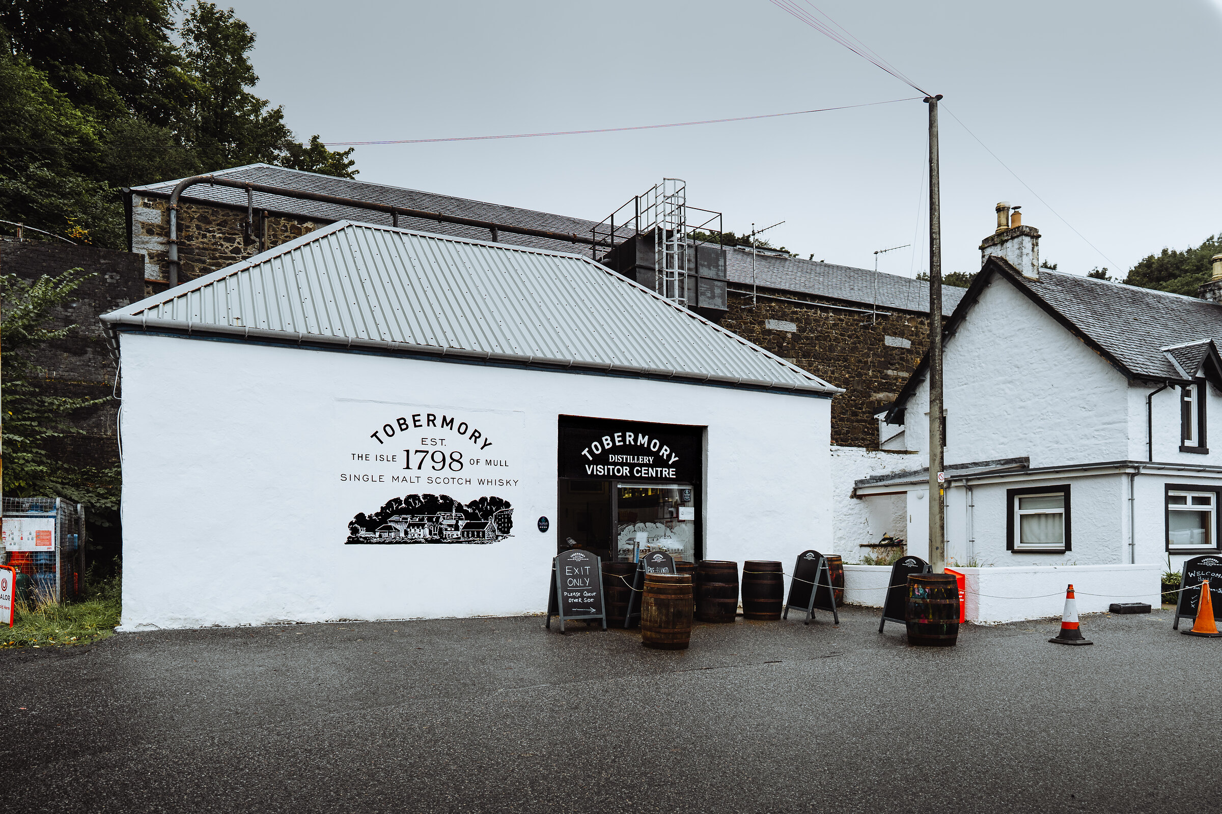 Tobermory Distillery tour and lunch at MacGochans