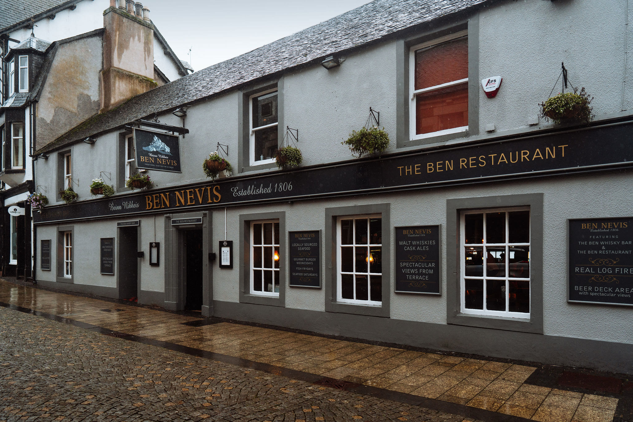 The Old Fort, the Town Pier and a pint at the Ben Nevis Bar