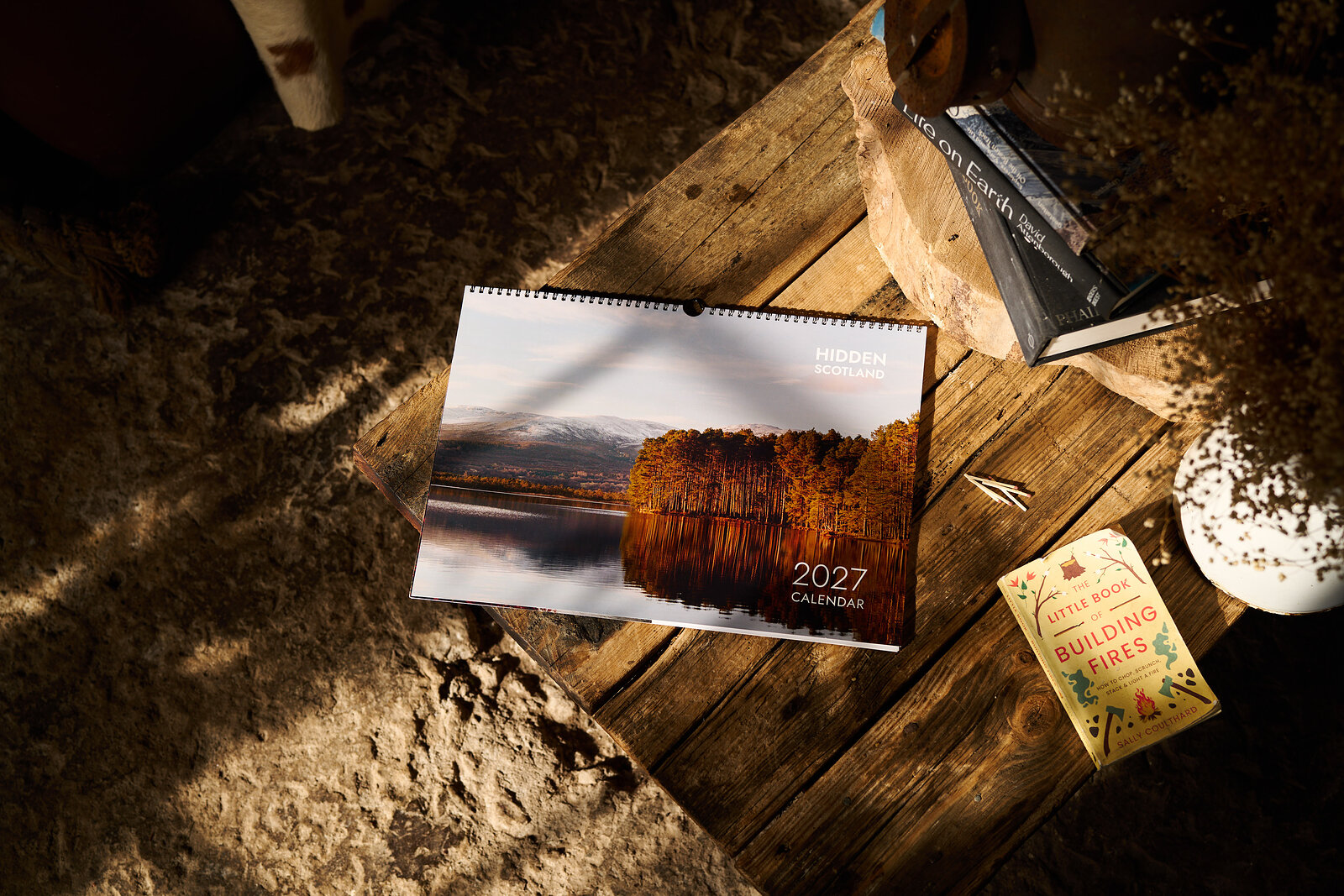 The 2027 calendar in the sun on a wooden table
