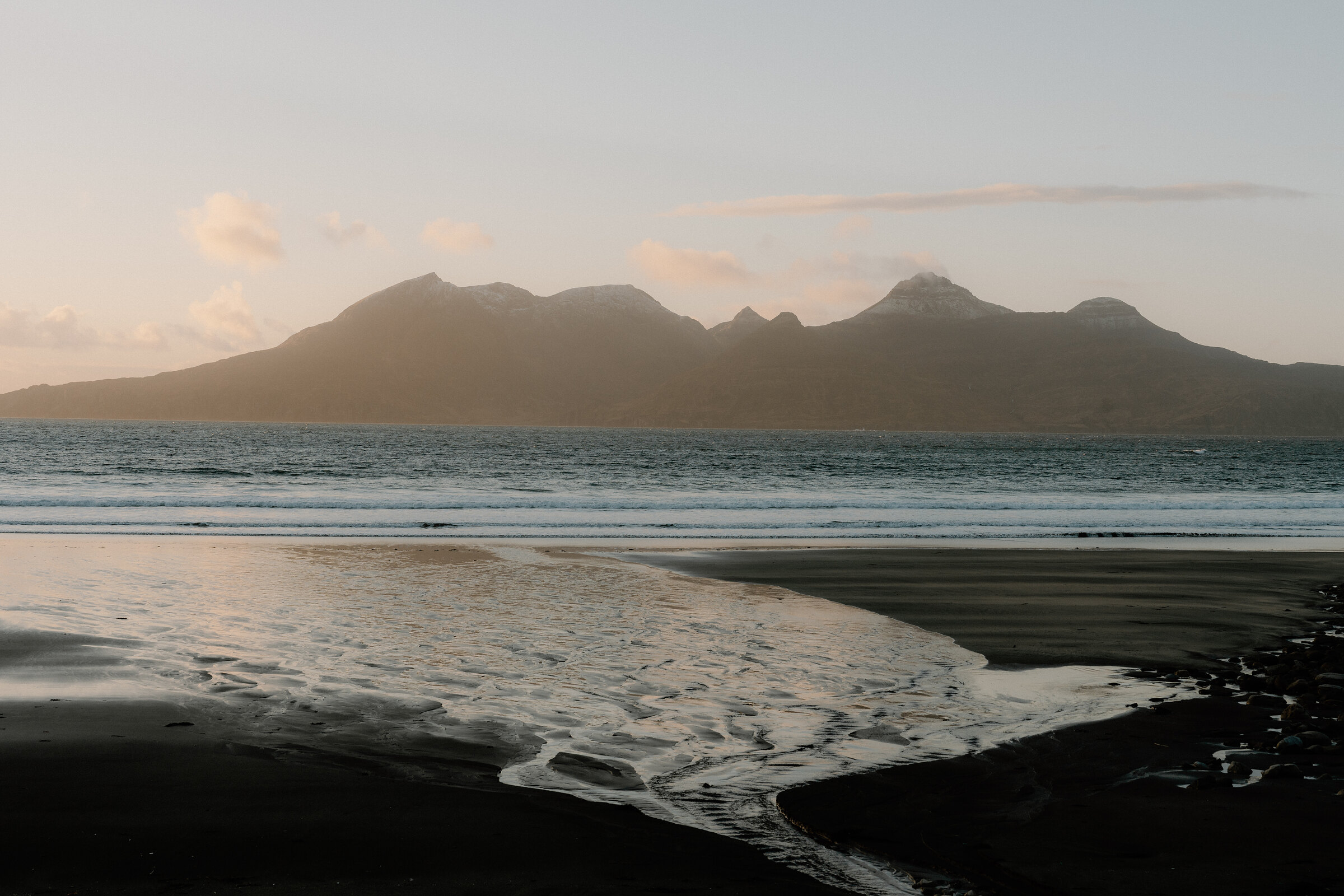 A walk to Laig Bay and the Singing Sands on Eigg