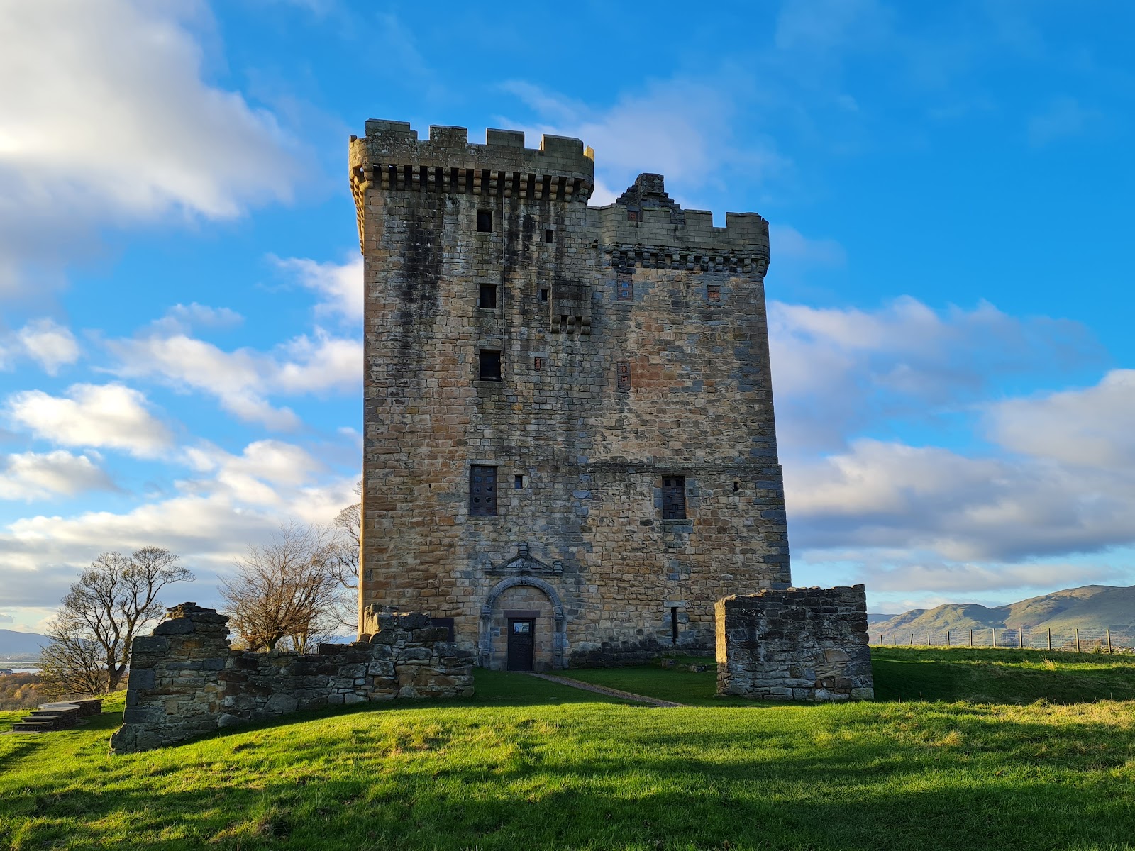 Clackmannan Tower on its green hilltop under a blue sky.