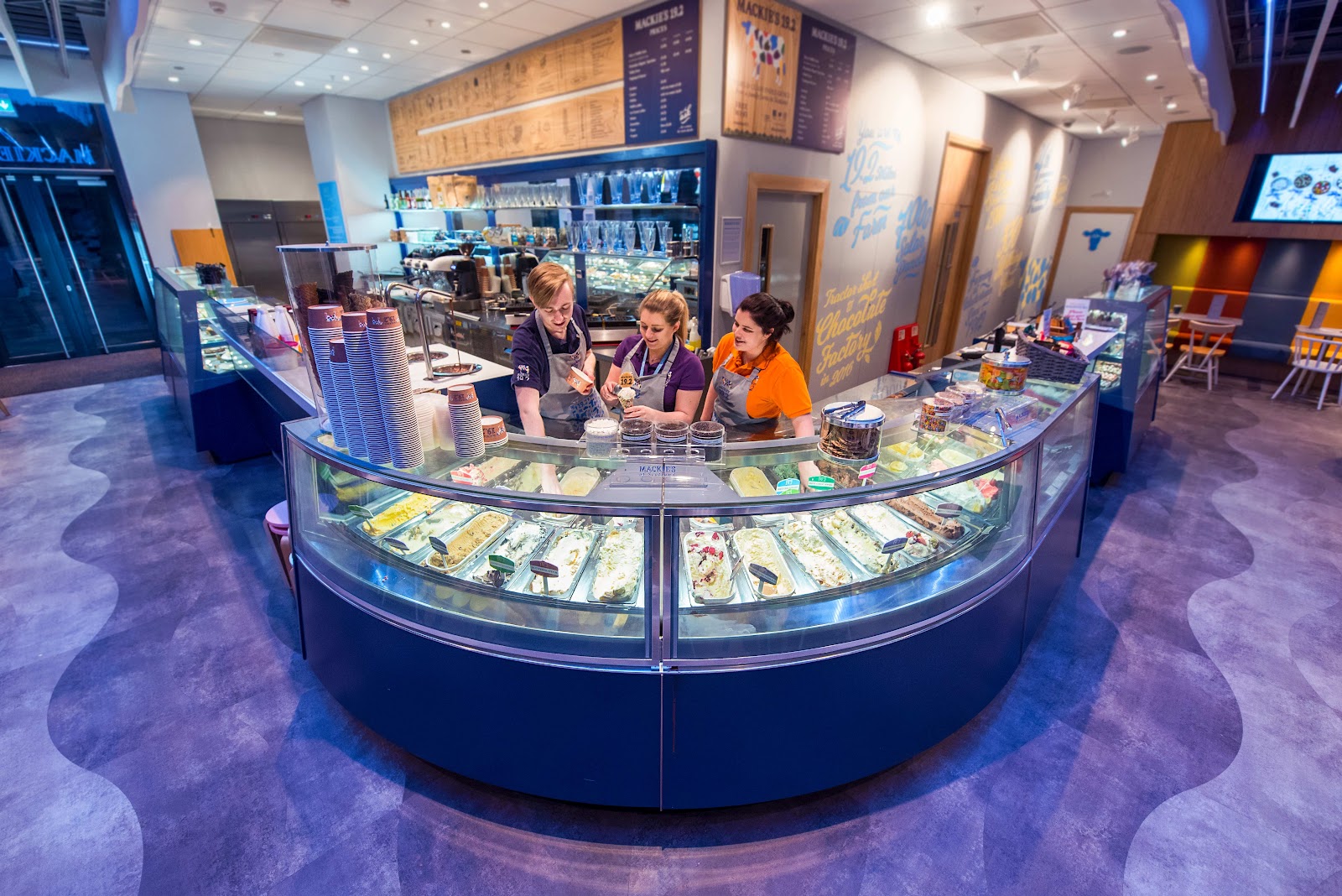 The counter at Mackie's 19.2, a long curved cabinet of ice cream under blue and white walls.