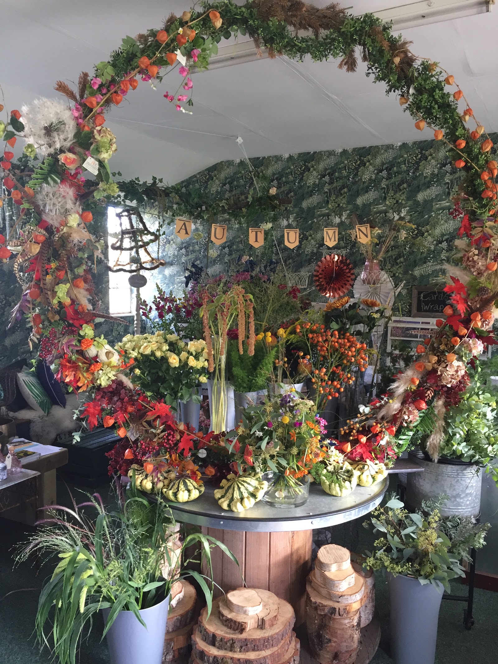 An arch of flowers at the door of the Flower Pavilion, Montrose.