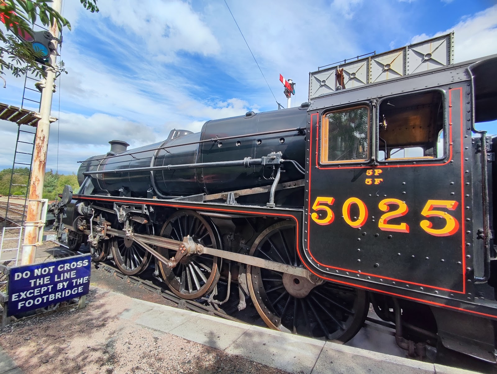 The steam train with children from Broomhill to Aviemore