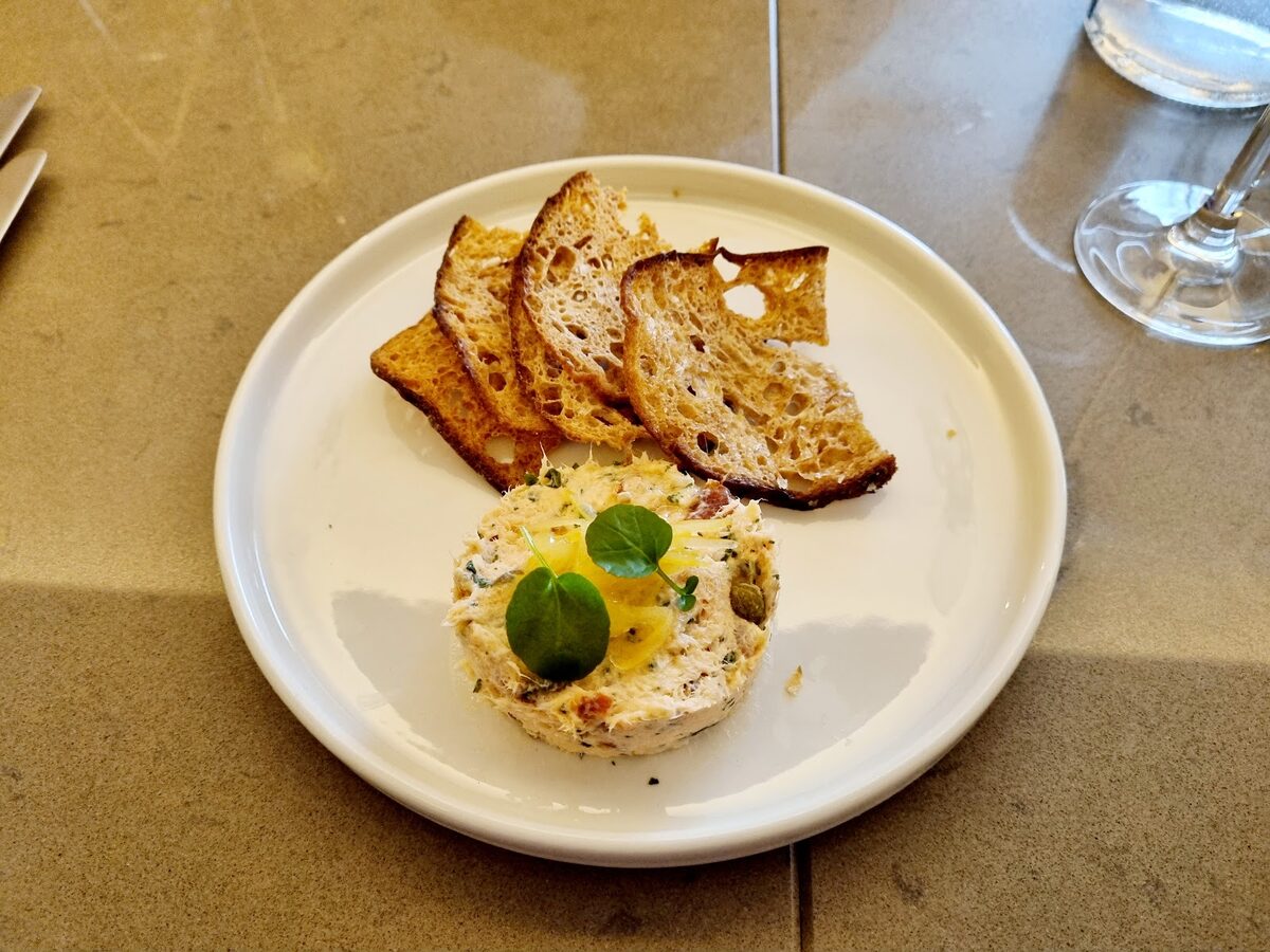 A plate of crispbreads and pâté at Angels with Bagpipes.