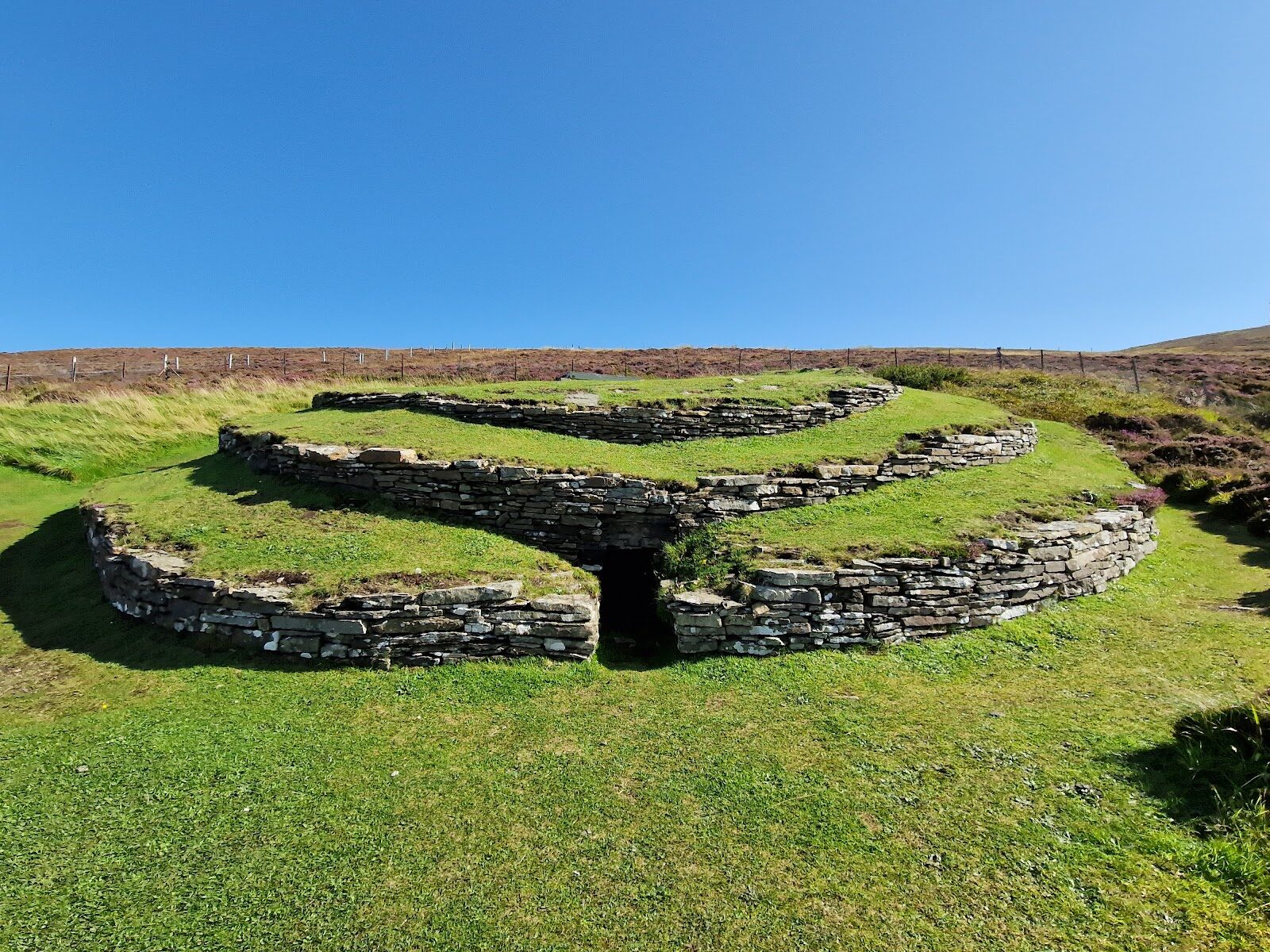 Wideford Hill and its Neolithic cairn
