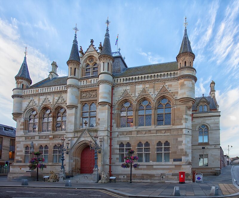 The Town House and the Clach-na-Cudainn