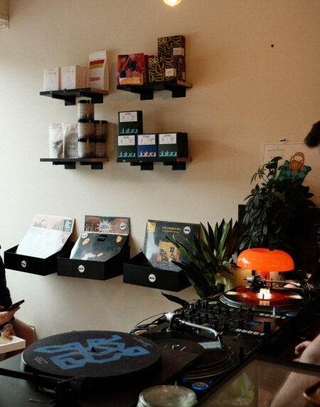 Turntables and a shelf of records under the coffee shelves.